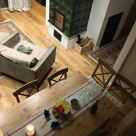 Nyaraló Mountains *